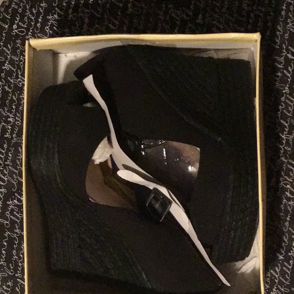 Woman’s Black sandals